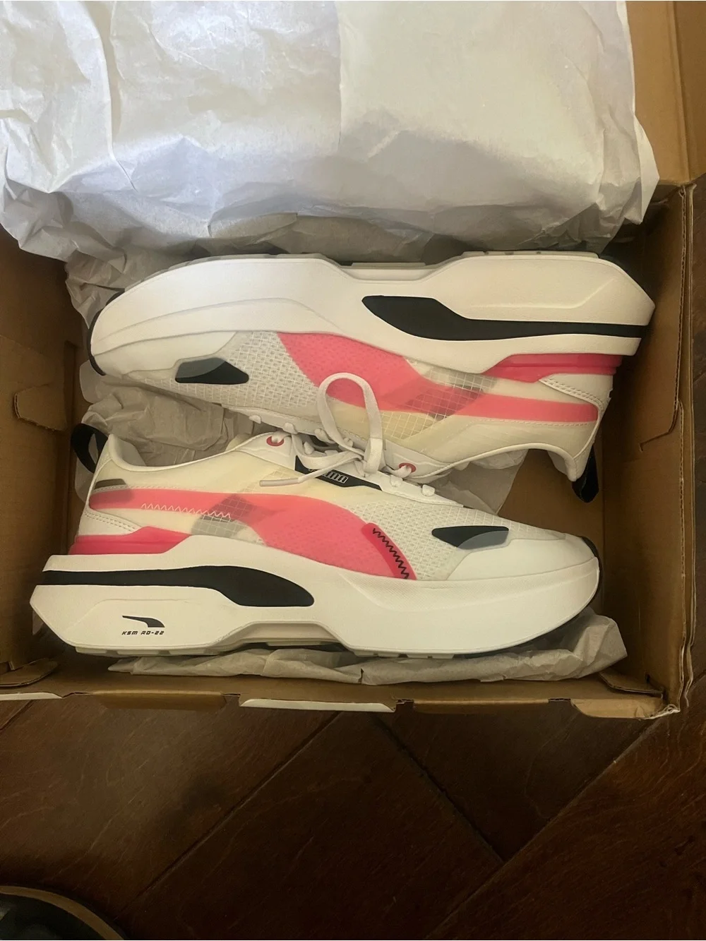 NIB Puma Kosmo Rider white/ sunset pink
Sz 10 - Picture 3 of 10